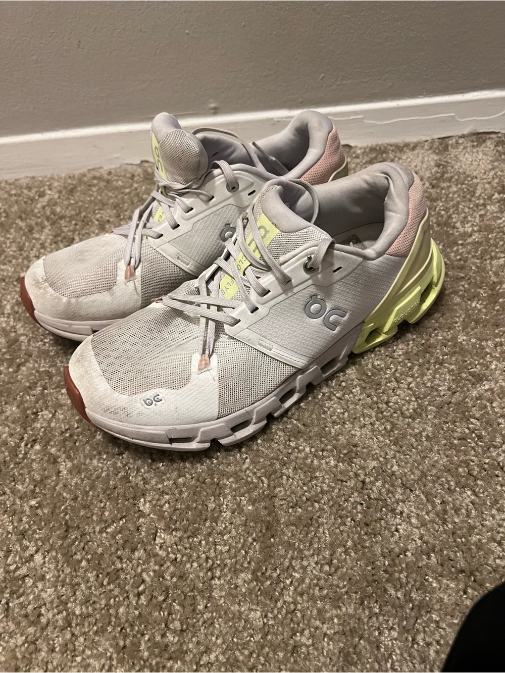 On cloudflyer 4 woman’s 9.5 running shoe - Picture 9 of 11